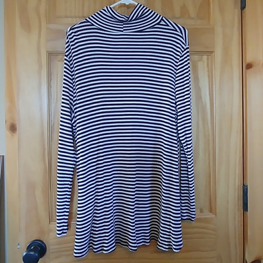 Burgundy striped long-sleeve tunic